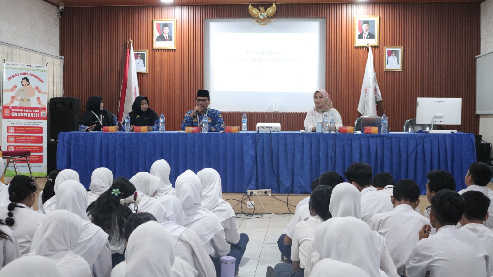 Roadshow Workshop Membaca Ke SMP Negeri 209 Jakarta